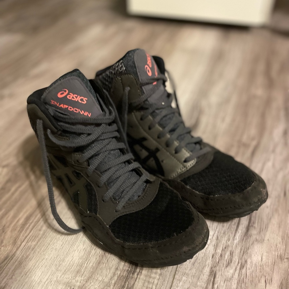 ASICS wrestling shoes size 6 1/2
